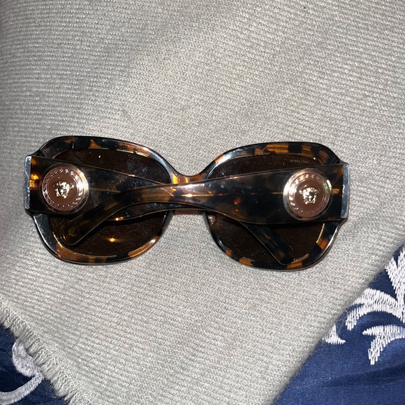 Versace sunglasses - Picture 2 of 5